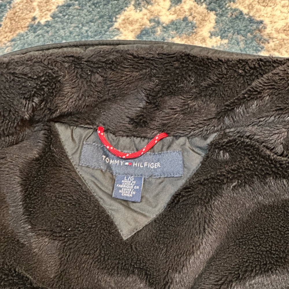 Tommy Hilfiger puffer vest - Picture 10 of 10